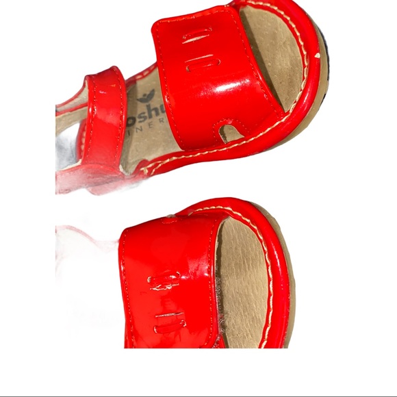 MOOSHU Squeak Train Red Patten Sandals Toddlers 5 - Picture 10 of 10